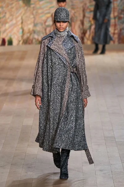 Look 48